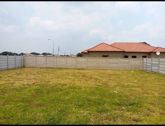 2 BEDROOM TOWNHOUSE FOR SALE IN RIVERSDALE